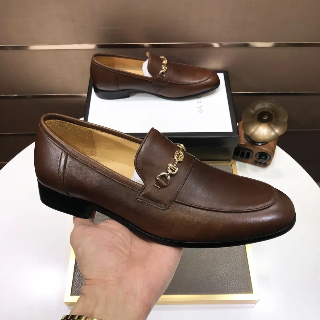 Men's shoes💰500💰Italy's top luxury men's shoe giant (GUCCI) (Gucci) (full cowhide lining) new arrival🍃Original European style🔰 Pleasant to the eye😍In order to make the shoes more durable and non-deformable🌀The production continues to follow traditional methods but there is still no lack of innovation💪Choose original sheepskin for the leather♻️ Smooth and natural And extra bright ⭐Made of imported cowhide, the first choice of rich people 38-45 (45 customized)